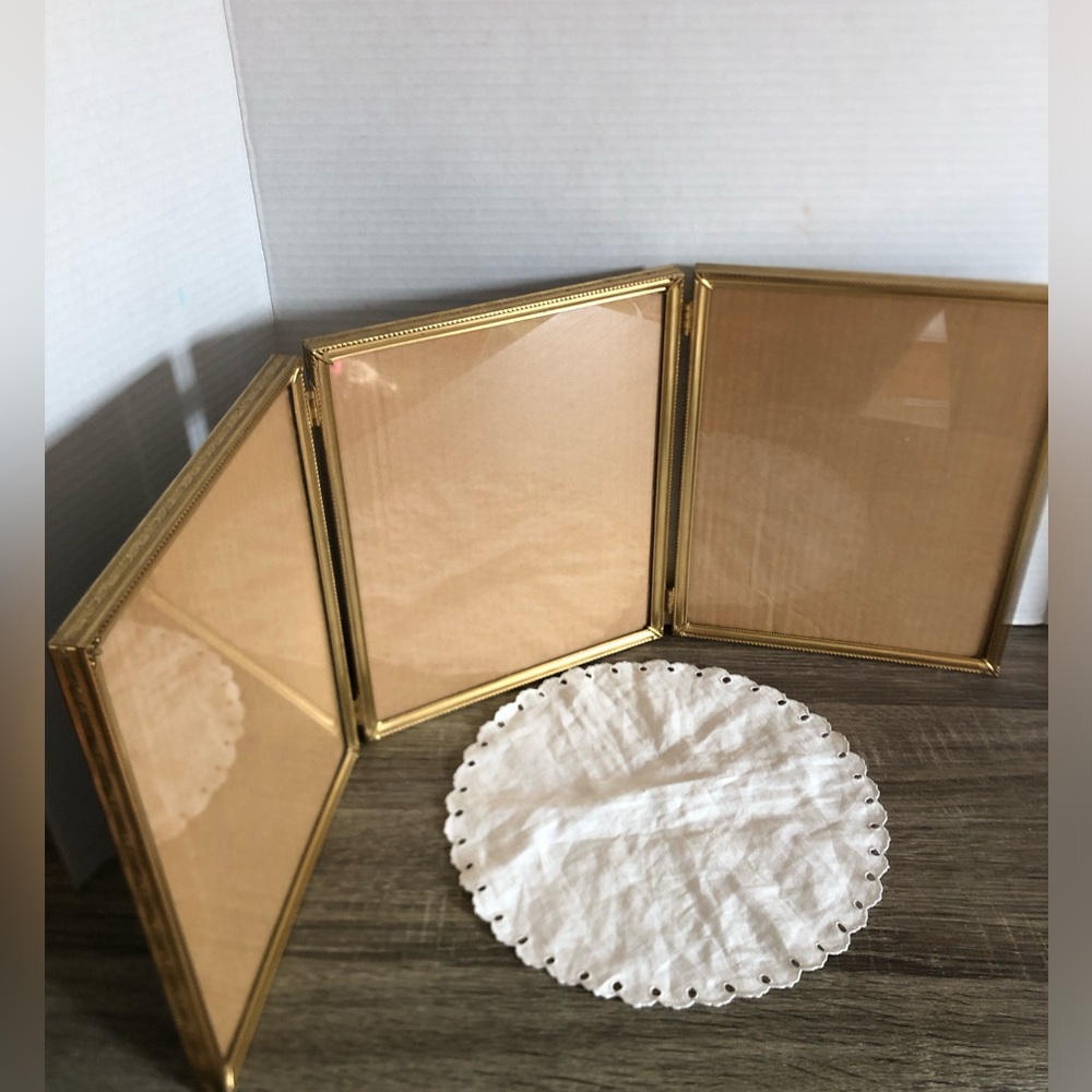 Vtg 8 x 10 Triple Folding Picture Frame